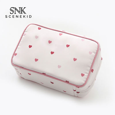 Bolso rosado impreso hermoso del cepillo del maquillaje de la tela de satén del corazón con la cremallera